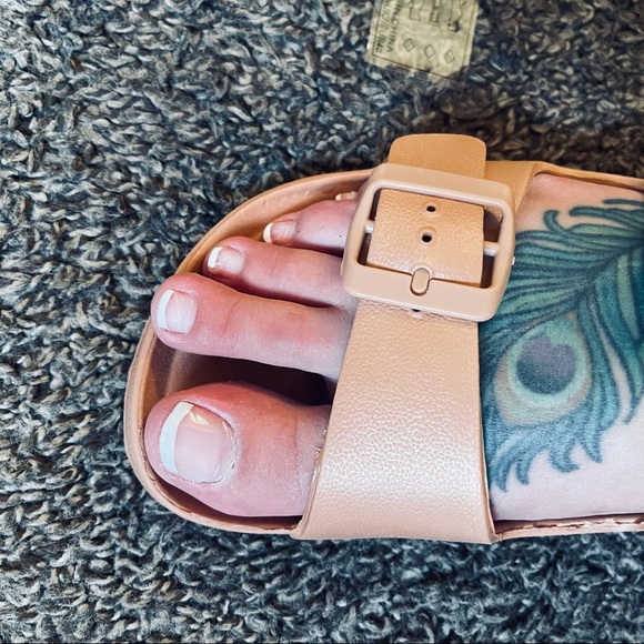 NEW! Qupid Pool Sandals - Picture 9 of 9